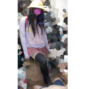 S子の小さい足「きもち…いいんですか?」ソックスのまま踏んでさすってもらって…ぬるぬるになって S子の小さい足「きもち…いいんですか?」ソックスのまま踏んでさすってもらって…ぬるぬるになって