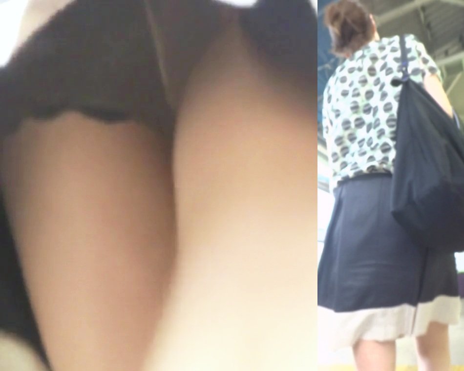 パンチラ盗撮 OLさん 黒パンツを階段で激写 パンチラ盗撮 OLさん 黒パンツを階段で激写