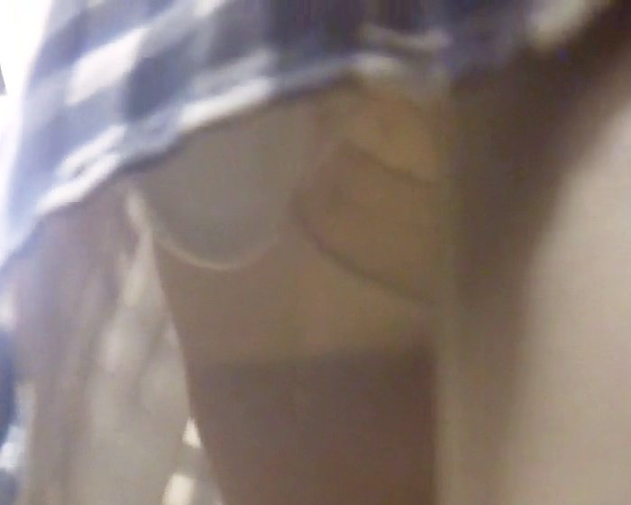 パンチラ盗撮 OLさん 白パンツを後ろからも前からも撮影 パンチラ盗撮 OLさん 白パンツを後ろからも前からも撮影