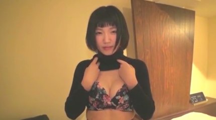 美巨乳の19歳女子大生が初ハメ撮りでEカップを揺らして悶絶